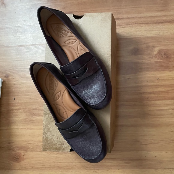 BORN Women’s Dinah Classic Dark Blue Leather Penny Loafers Size 6 | EUC - Picture 2 of 6